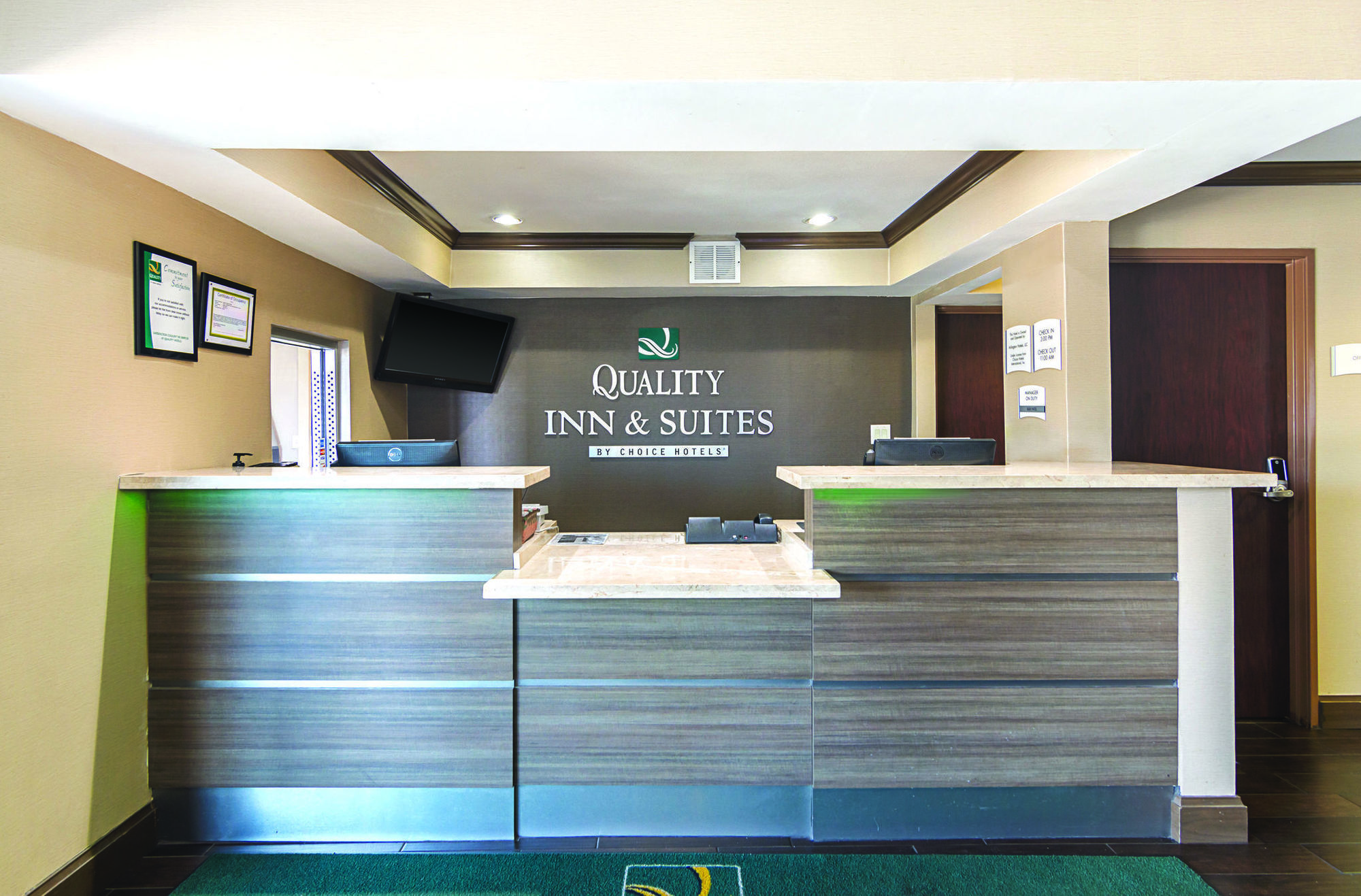 Days Inn & Suites By Wyndham Arlington Near Six Flags Interior photo